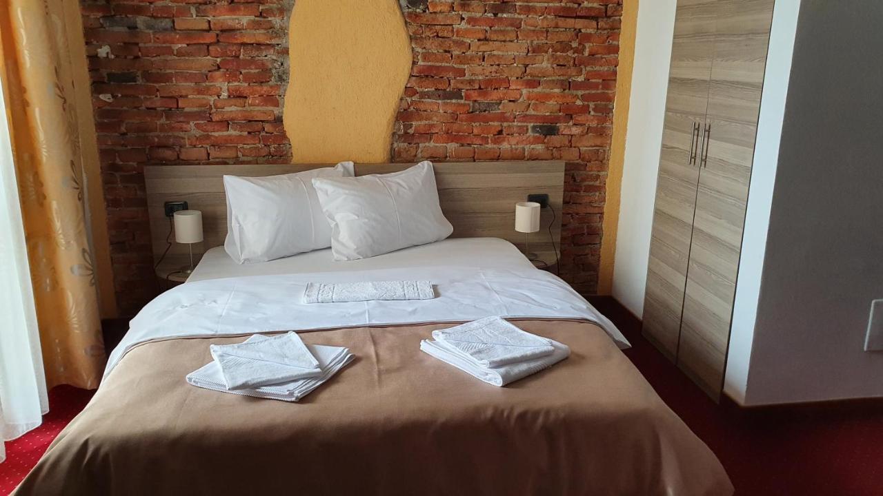 Pensiunea Sada Făgăraş Extérieur photo